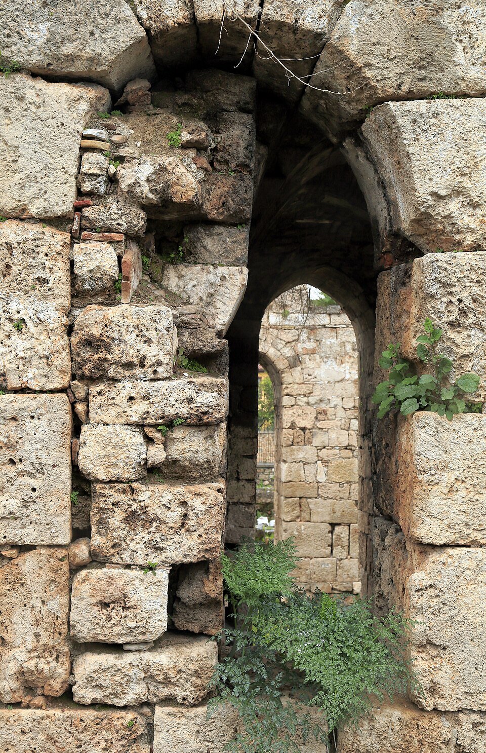 J22 374 Korkutmoschee, Umbauspuren